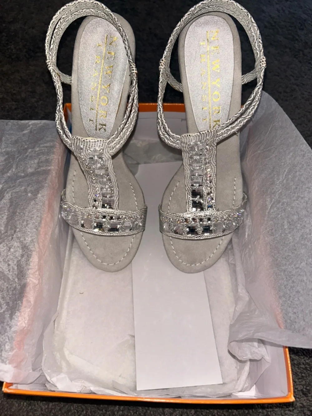 New York Transit Embellished Silver T-Strap Women’s Sandals Size 71/2 runs small - Picture 9 of 12